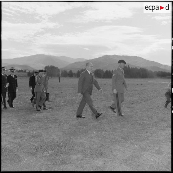 Kabylie. Visite du général Billotte à la 27e DIA (27e division d'infanterie alpine).