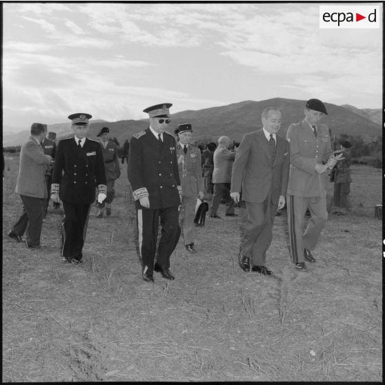 Kabylie. Visite du général Billotte à la 27e DIA (27e division d'infanterie alpine).