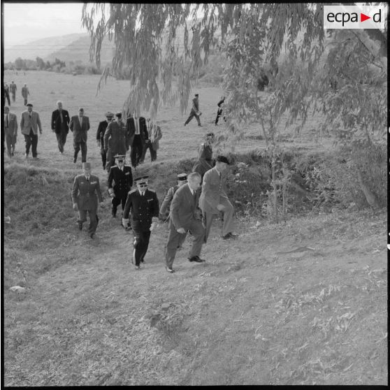 Kabylie. Visite du général Billotte à la 27e DIA (27e division d'infanterie alpine).