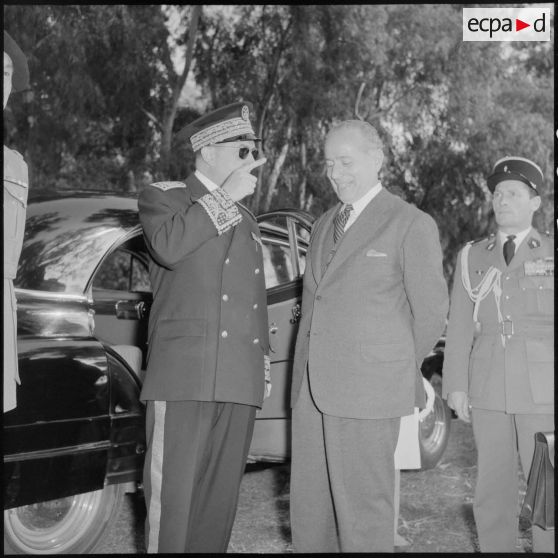 Kabylie. Visite du général Billotte à la 27e DIA (27e division d'infanterie alpine).