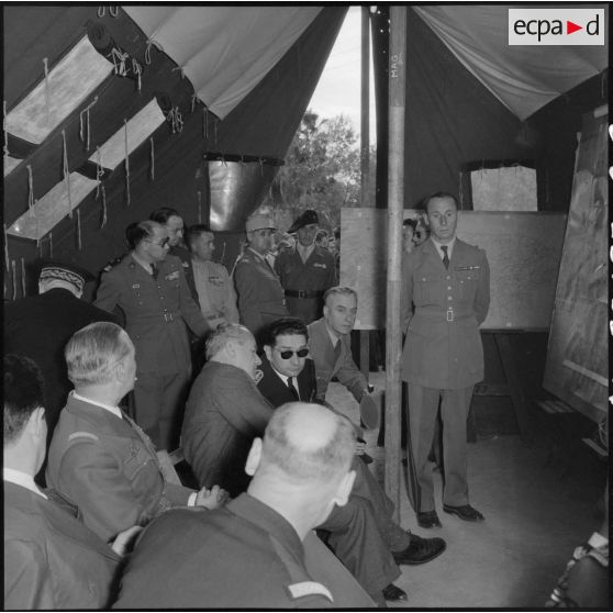 Kabylie. Visite du général Billotte à la 27e DIA (27e division d'infanterie alpine).