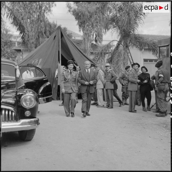 Kabylie. Visite du général Billotte à la 27e DIA (27e division d'infanterie alpine).