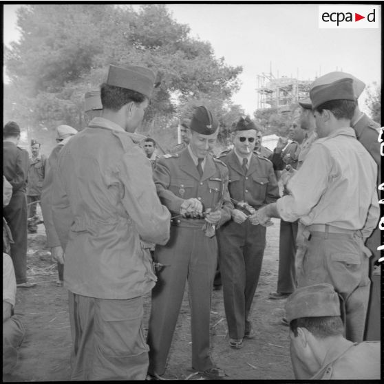 Hussein Dey. Camp du Lido. Les réservistes fêtent le Mouloud. Méchoui.