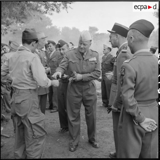 Hussein Dey. Camp du Lido. Les réservistes fêtent le Mouloud. Méchoui.