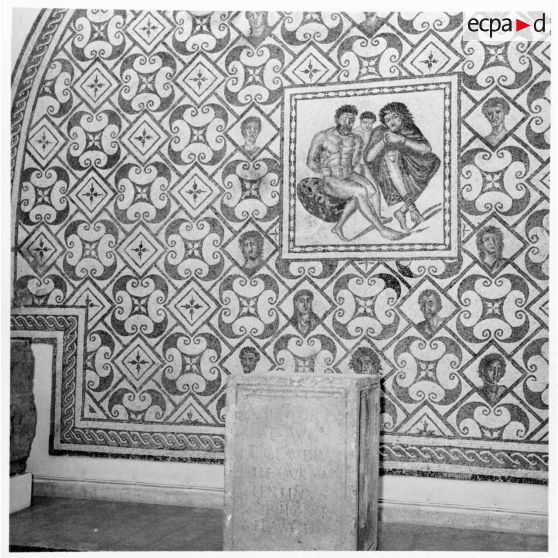 Visite des ruines romaines de Tipaza par les élèves du stage Guerre psychologique.