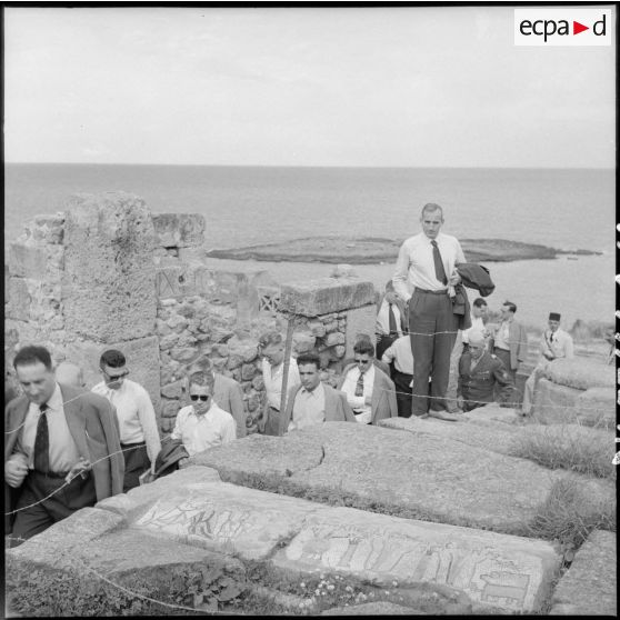 Visite des ruines romaines de Tipaza par les élèves du stage Guerre psychologique.