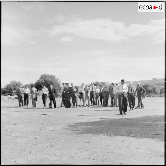 Visite des ruines romaines de Tipaza par les élèves du stage Guerre psychologique.