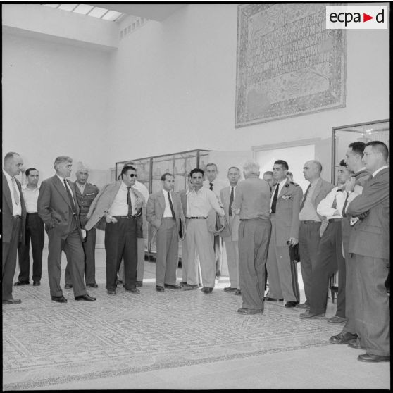 Visite des ruines romaines de Tipaza par les élèves du stage Guerre psychologique.