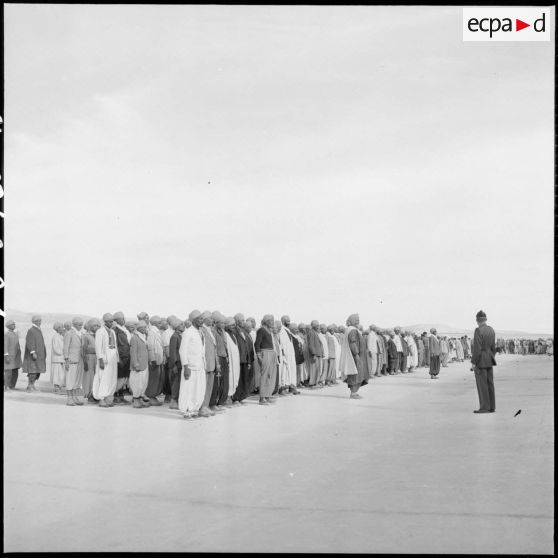 Défilé d'une harka en Oranie.