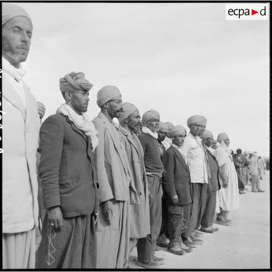 Défilé d'une harka en Oranie.