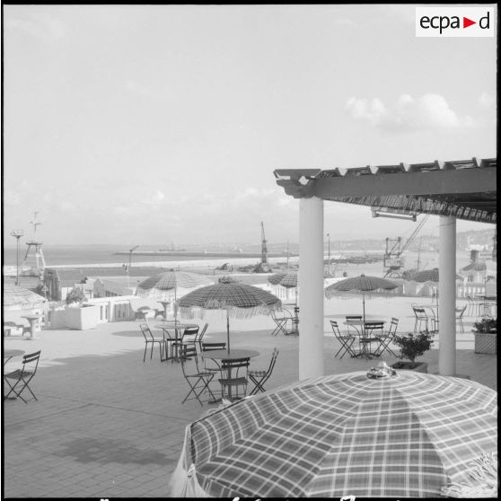 Vue de la Maison du soldat au foyer de garnison de la division d'Alger.