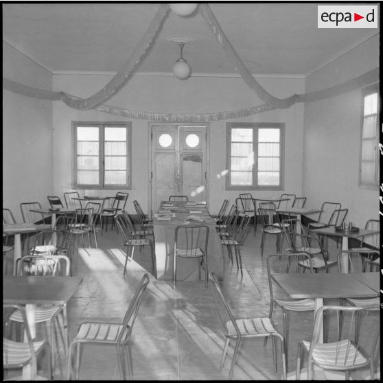 Réfectoire de la Maison du soldat au foyer de garnison de la division d'Alger.