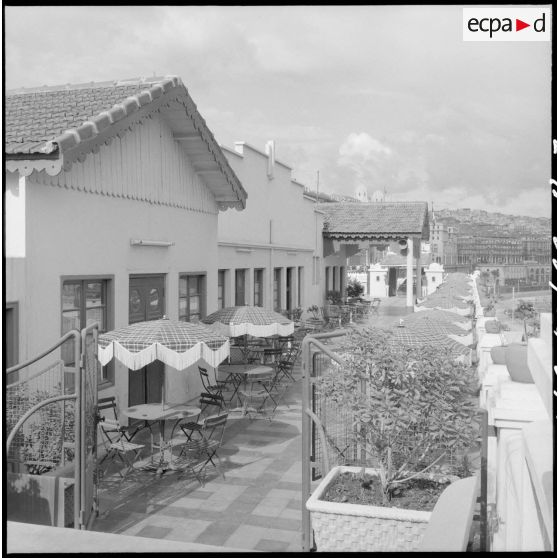 Terrasse de la Maison du soldat au foyer de garnison de la division d'Alger.