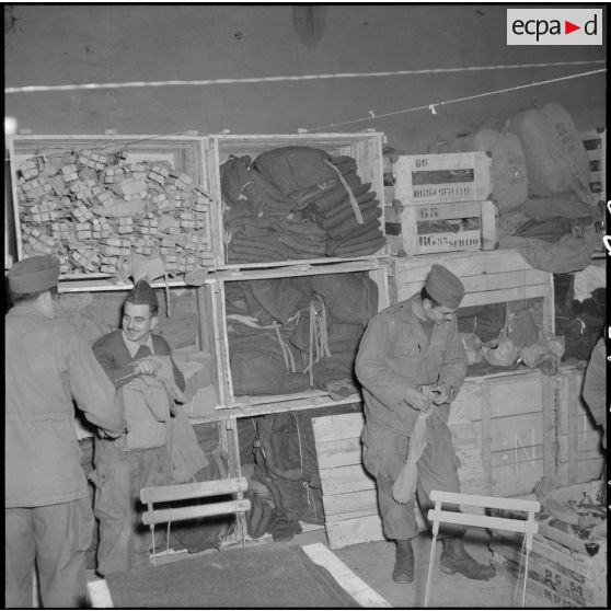 Vie quotidienne pour une unité composée de rappelés stationnés dans une ferme près de Rivet (actuelle Meftah).