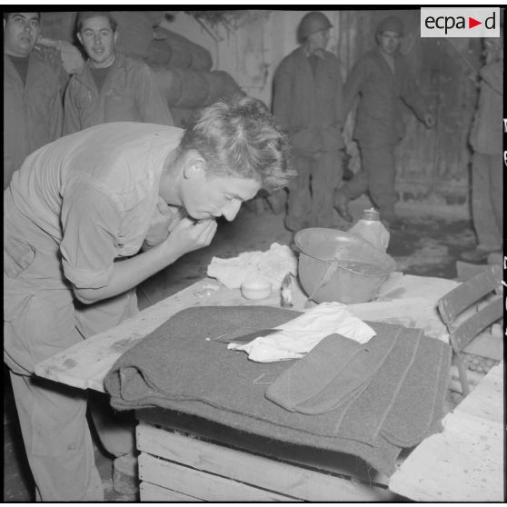 Vie quotidienne pour une unité composée de rappelés stationnés dans une ferme près de Rivet (actuelle Meftah).