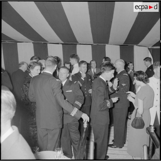 Alger. Cocktail à la villa Sidi Alaoui organisé par le vice-amiral Auboyneau et sa femme.