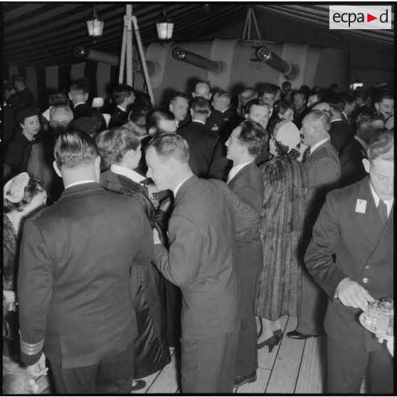 Alger. Cocktail à la villa Sidi Alaoui organisé par le vice-amiral Auboyneau et sa femme.