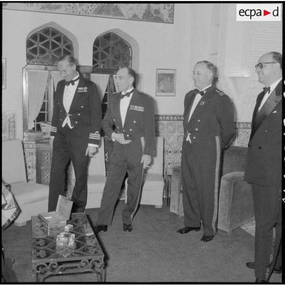 Alger. Cocktail à la villa Sidi Alaoui organisé par le vice-amiral Auboyneau et sa femme.