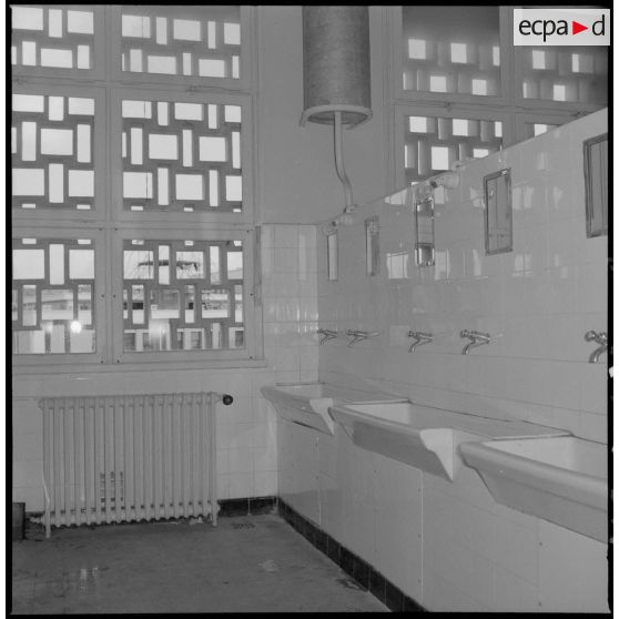 Nouveaux bâtiments de l' EAT- AFN à Beni-Minans (Messous).