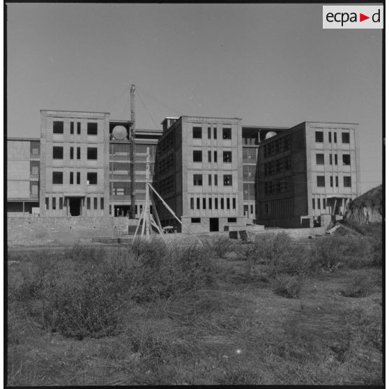 Nouveaux bâtiments de l' EAT- AFN à Beni-Minans (Messous).