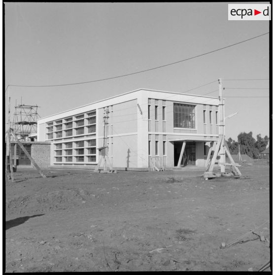 Nouveaux bâtiments de l' EAT- AFN à Beni-Minans (Messous).