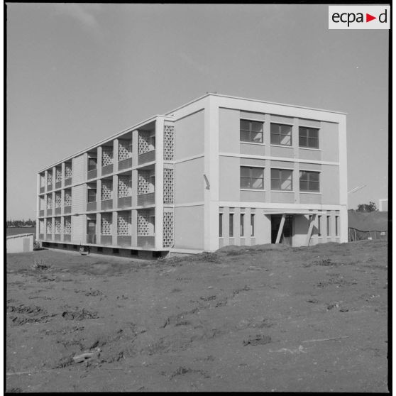 Nouveaux bâtiments de l' EAT- AFN à Beni-Minans (Messous).