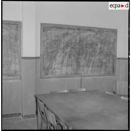 Nouveaux bâtiments de l' EAT- AFN à Beni-Minans (Messous).