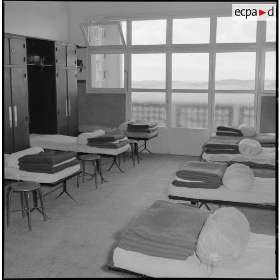 Nouveaux bâtiments de l' EAT- AFN à Beni-Minans (Messous).