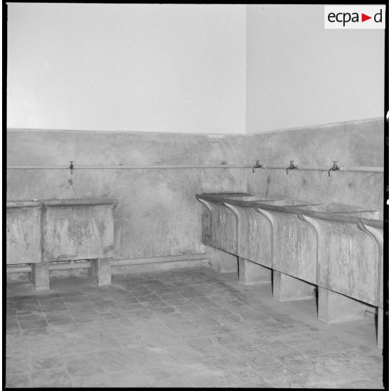 Nouveaux bâtiments de l' EAT- AFN à Beni-Minans (Messous).