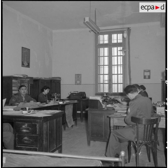 Etat des lieux des services de l' intendance : magasin d'habillement à Alger, situé au 32, rue Malakoff.