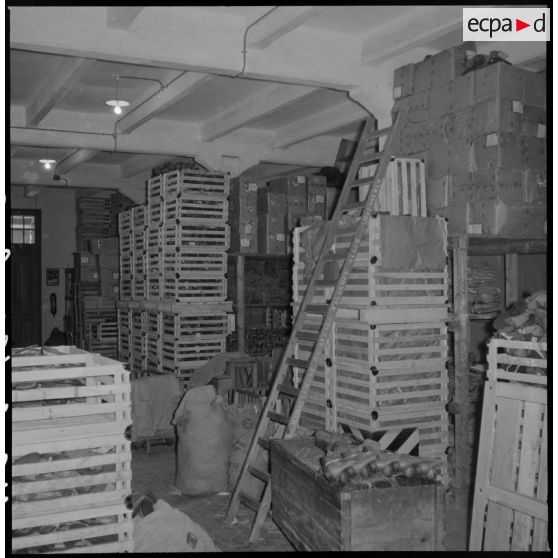 Etat des lieux des services de l' intendance : magasin d'habillement à Alger, situé au 32, rue Malakoff.