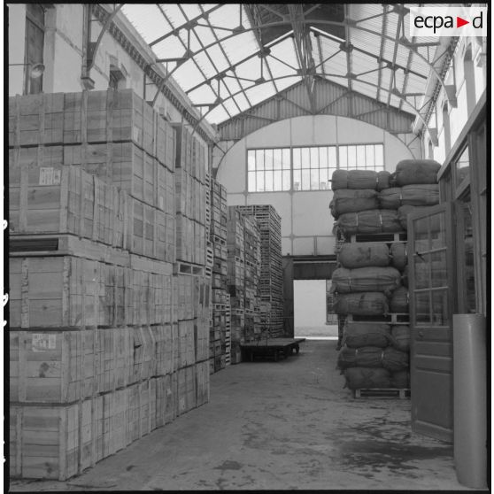 Etat des lieux des services de l' intendance : magasin d'habillement à Alger, situé au 32, rue Malakoff.