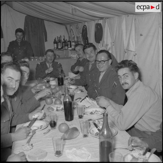 Mess des sous-officiers du 110e régiment d'infanterie motorisée (RIM) à Marnia.