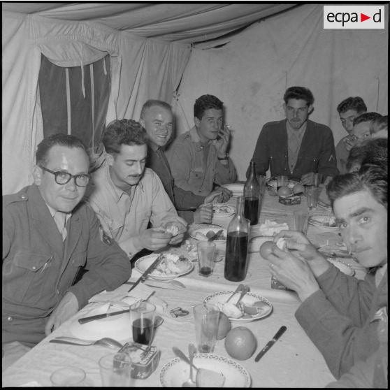 Mess des sous-officiers du 110e régiment d'infanterie motorisée (RIM) à Marnia.