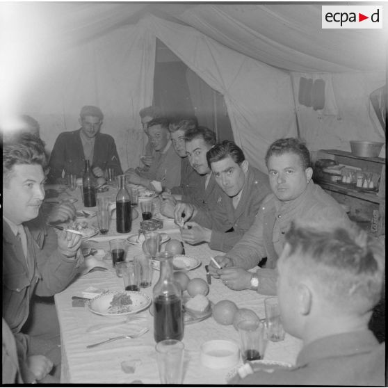 Mess des sous-officiers du 110e régiment d'infanterie motorisée (RIM) à Marnia.