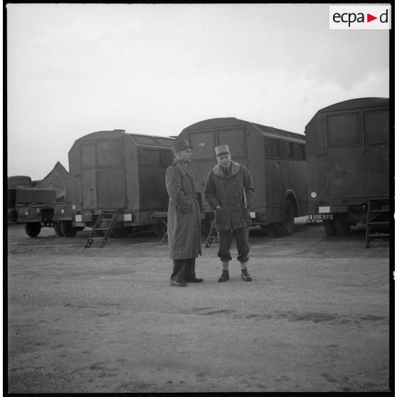 Conversation entre deux généraux dans un poste de la région de Constantine.