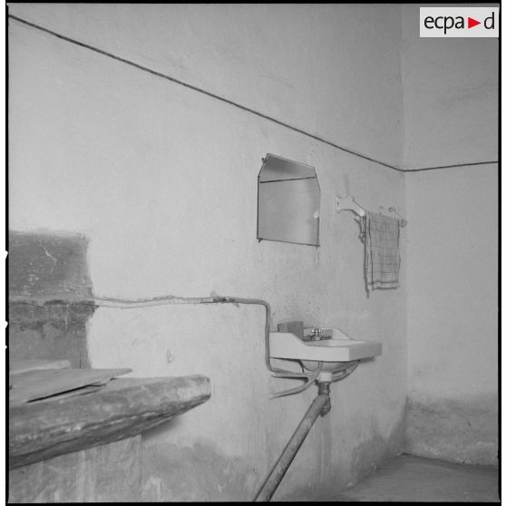Lavabo dans les locaux de l'Intendance de la Xe région militaire à Ouargla.