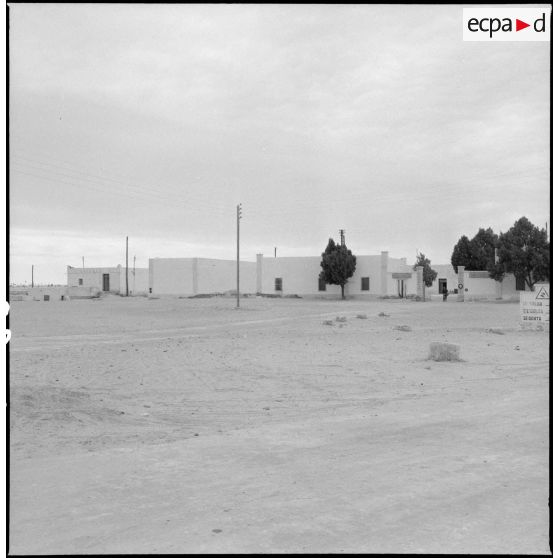 Bâtiments de la section des subsistances de l'Intendance de la Xe région militaire à Ouargla.