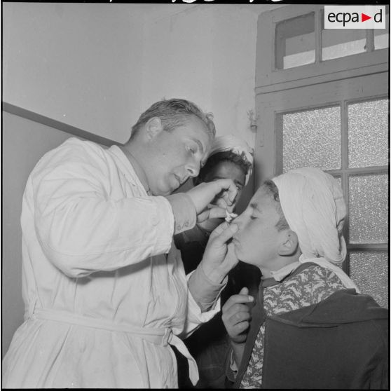 Consultation médicale gratuite auprès de la population de la Section administrative spécialisée (SAS) de Khemis.