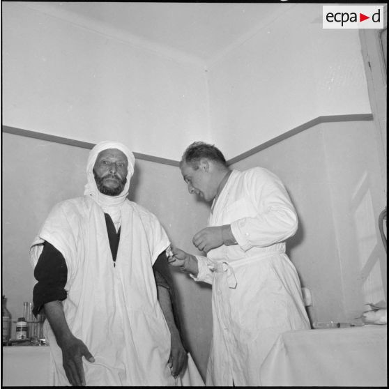 Consultation médicale gratuite auprès de la population de la Section administrative spécialisée (SAS) de Khemis.