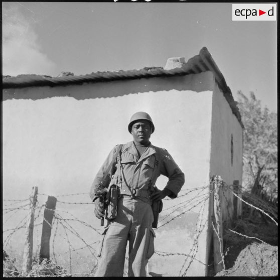 Soldat africain du 3e bataillon du 22e RIC (régiment d'infanterie coloniale) affecté à la garde de la Section administrative spécialisée (SAS) du Khemis.