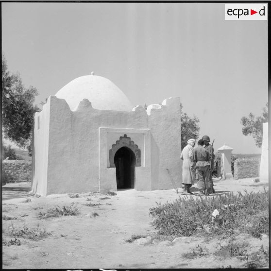 Vue sur la koubba du marabout de Sidi Brahim.