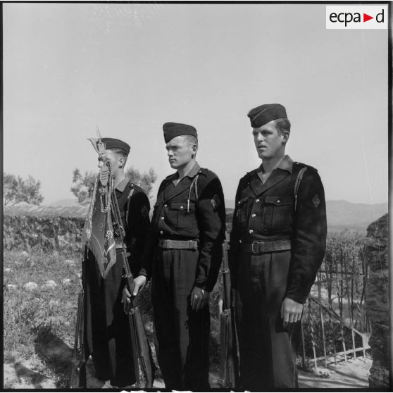 La garde d'honneur du fanion du 19e bataillon de chasseurs à pied (BCP) lors d'une prise d'armes à Sidi-Brahim.