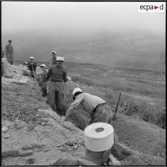 Travaux des légionnaires du 5e REI (régiment étranger d'infanterie) près de Nedroma.