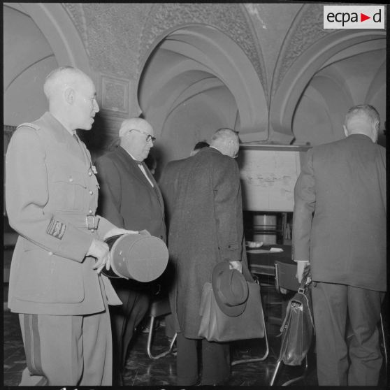 Arrivée de parlementaires à l'Amirauté d'Alger.
