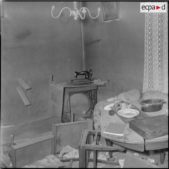 Dégâts commis par le FLN dans une ferme européenne de la région d'Oran.