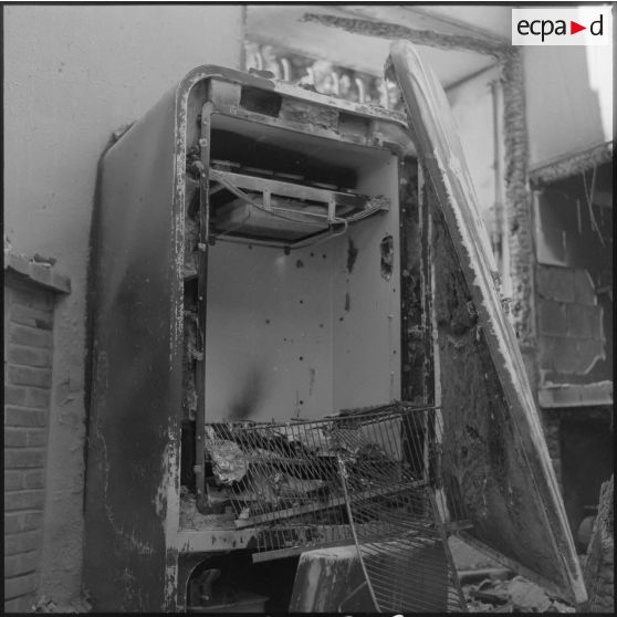 Bâtiments d'une ferme française en Oranie détruite par un incendie commis par le FLN.