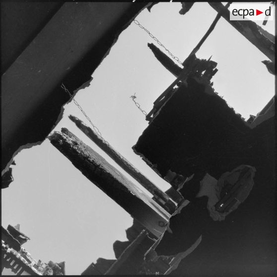 Bâtiments d'une ferme française en Oranie détruite par un incendie commis par le FLN.