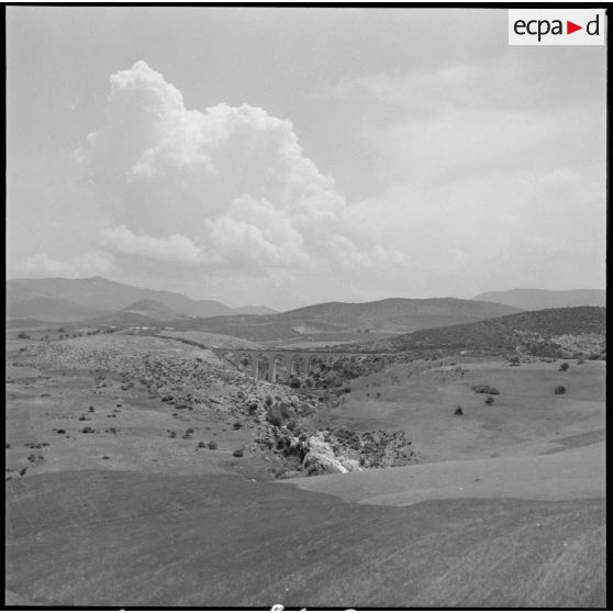 Vue des environs de Turenne depuis le train reliant Oran à Oujda.
