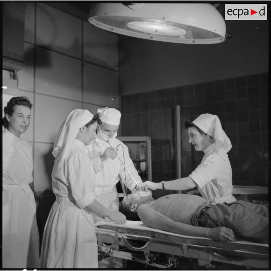 Salle d'opérations du sanatorium de Notre-Dame du Mont près de Rivet.